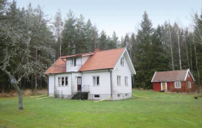 Отель Two-Bedroom Holiday home Mönsterås 0 06  Мёнстерос